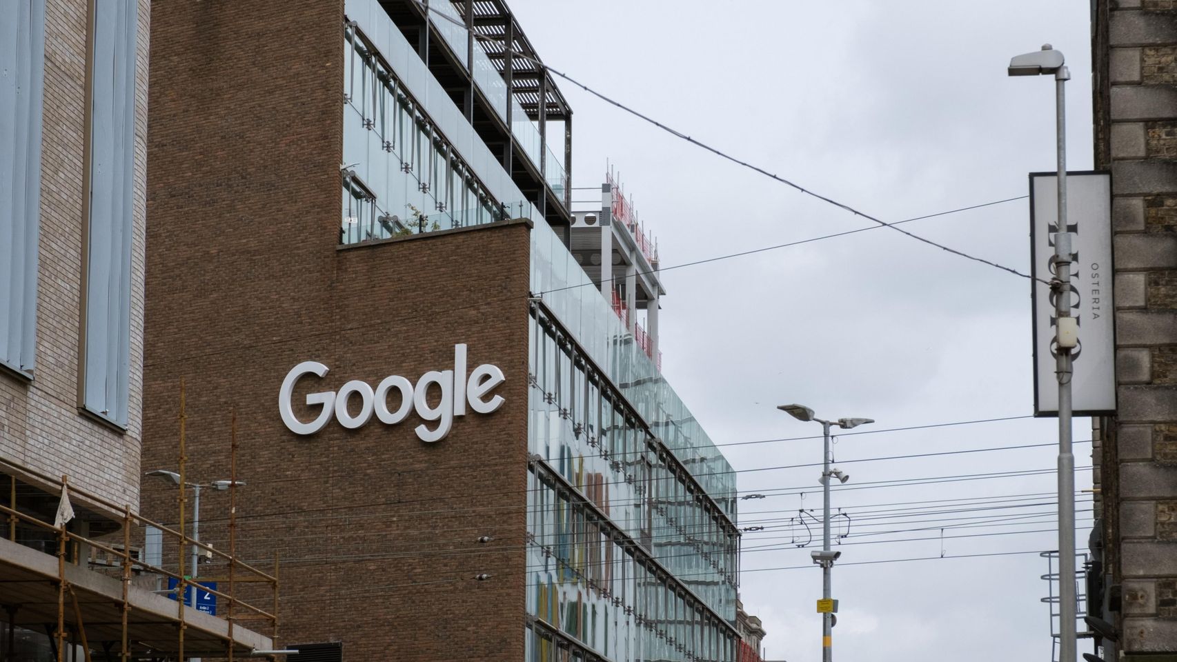Google, multado con 403 millones de euros por el manejo de datos de ubicación en la Unión Europea Google, multado con 403 millones de euros por el manejo de datos de ubicación en la Unión Europea