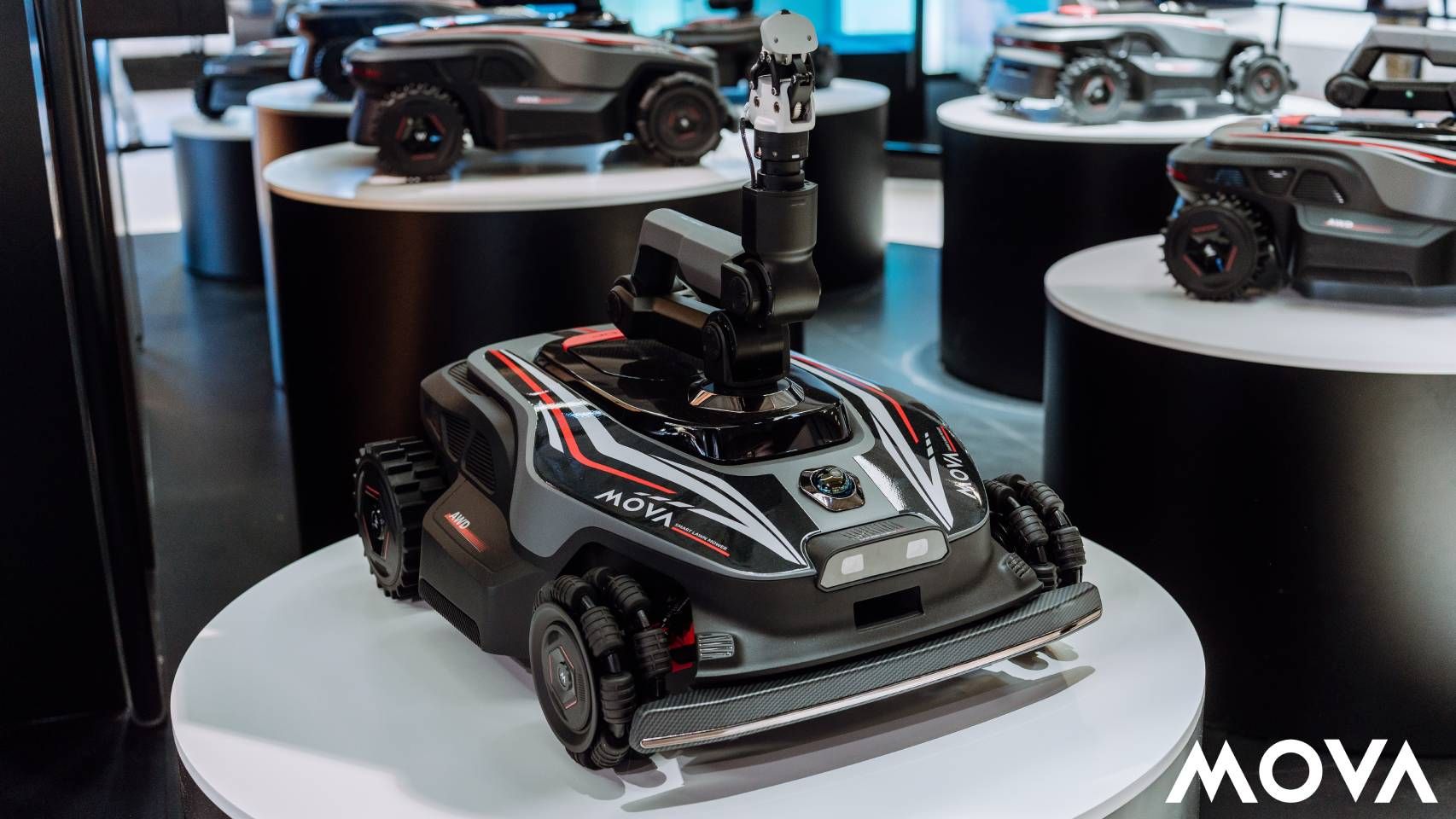 MOVA mostró un robot cortacésped con brazo robótico y aspiradoras con “piel electrónica” MOVA mostró un robot cortacésped con brazo robótico y aspiradoras con “piel electrónica”