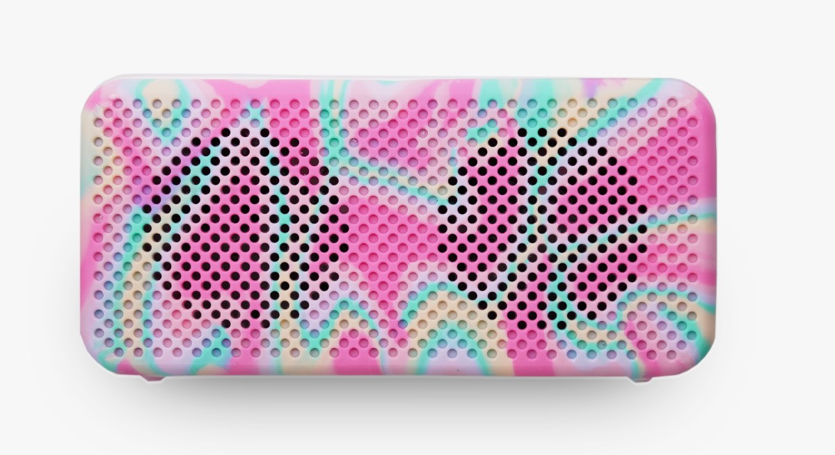 Un estudio inglés convierte Barbies viejas en parlantes y power banks Un estudio inglés convierte Barbies viejas en parlantes y power banks