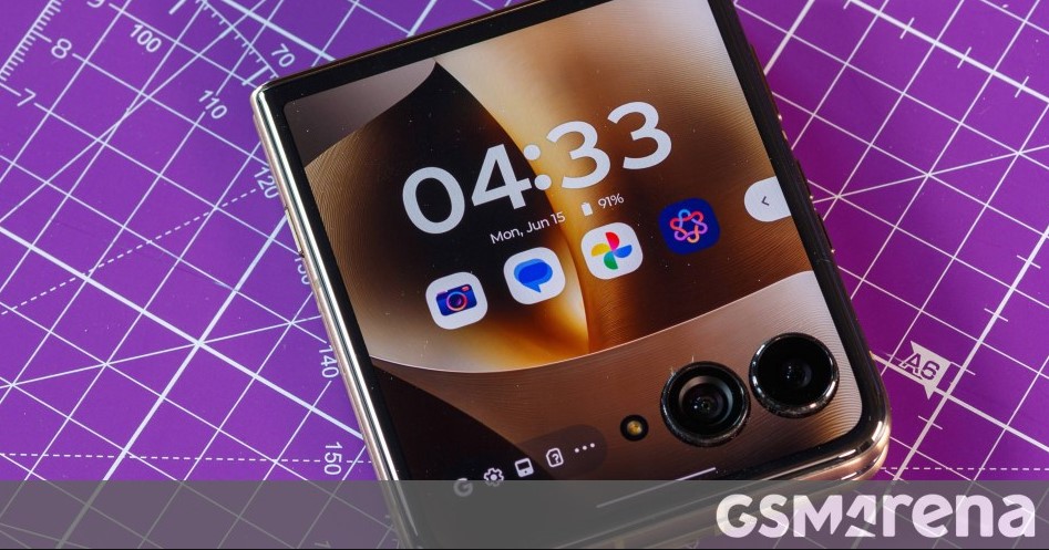 El Motorola Razr Ultra 2026 ya tiene Android 17, con la IA Qira integrada de serie