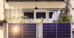 Ya es legal: en California podés enchufar un panel solar directo al tomacorriente de tu balcón
