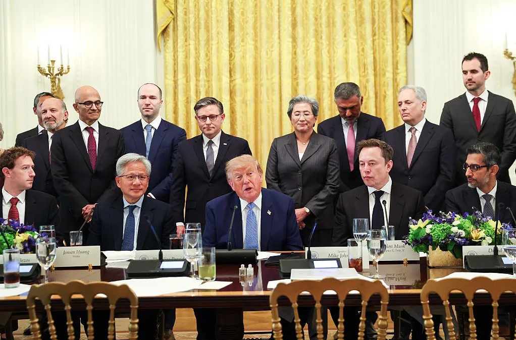 Trump crea una fuerza de tarea de IA y firma un pacto de seguridad que no compromete a nadie Trump crea una fuerza de tarea de IA y firma un pacto de seguridad que no compromete a nadie
